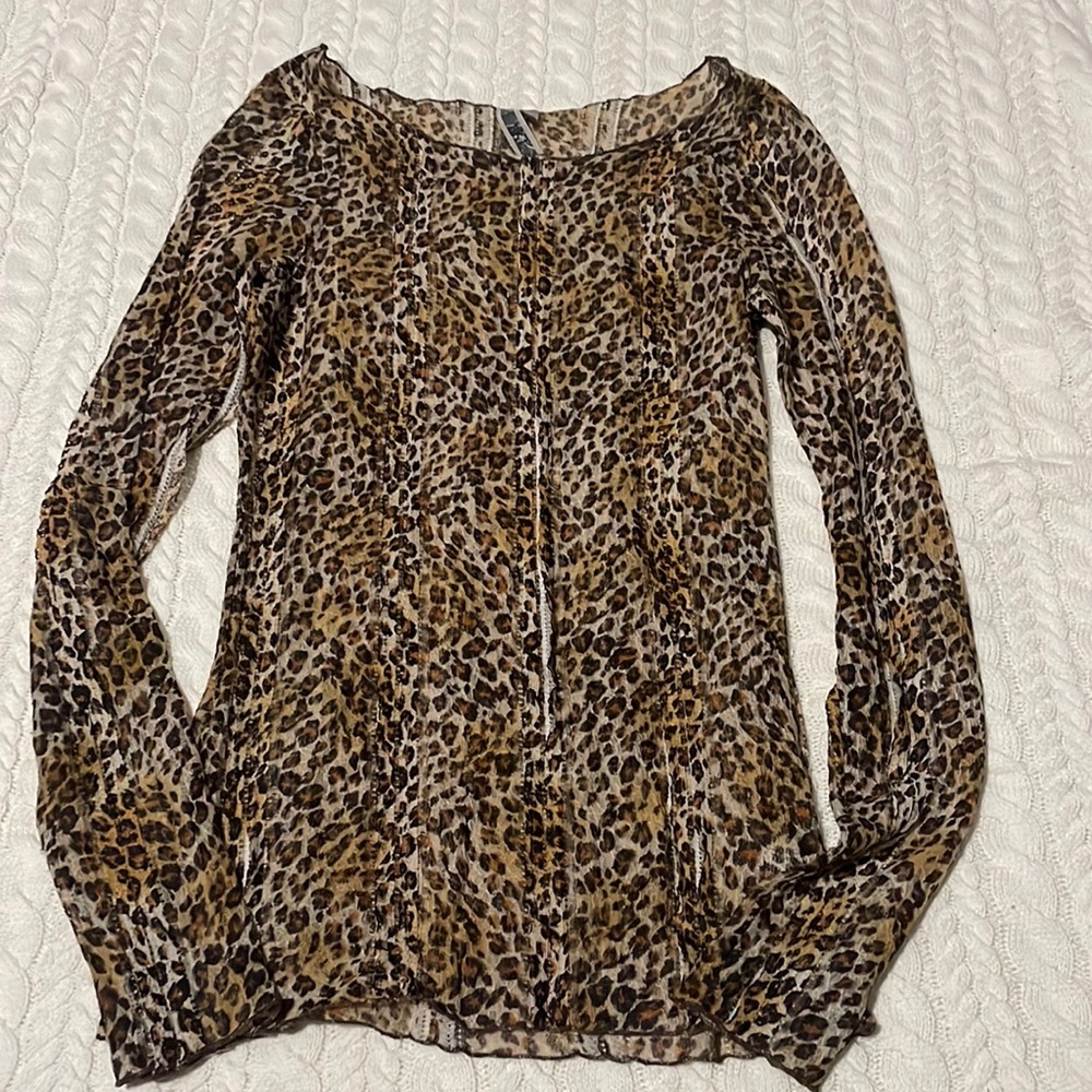 Long sleeve cheetah print top